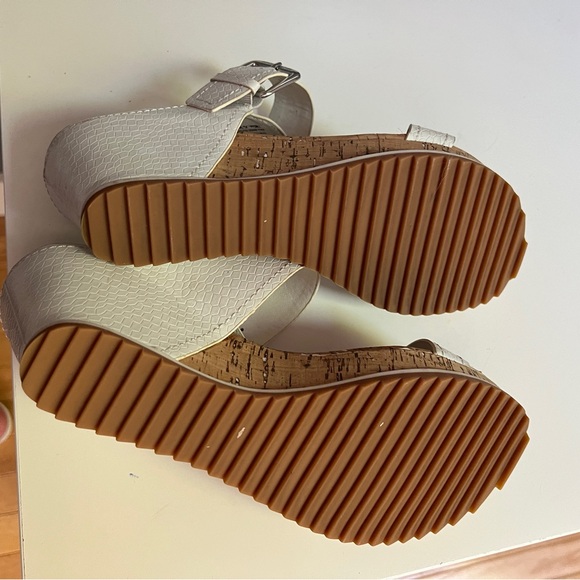 Donald Plinar white sandals size 10 - Picture 2 of 3